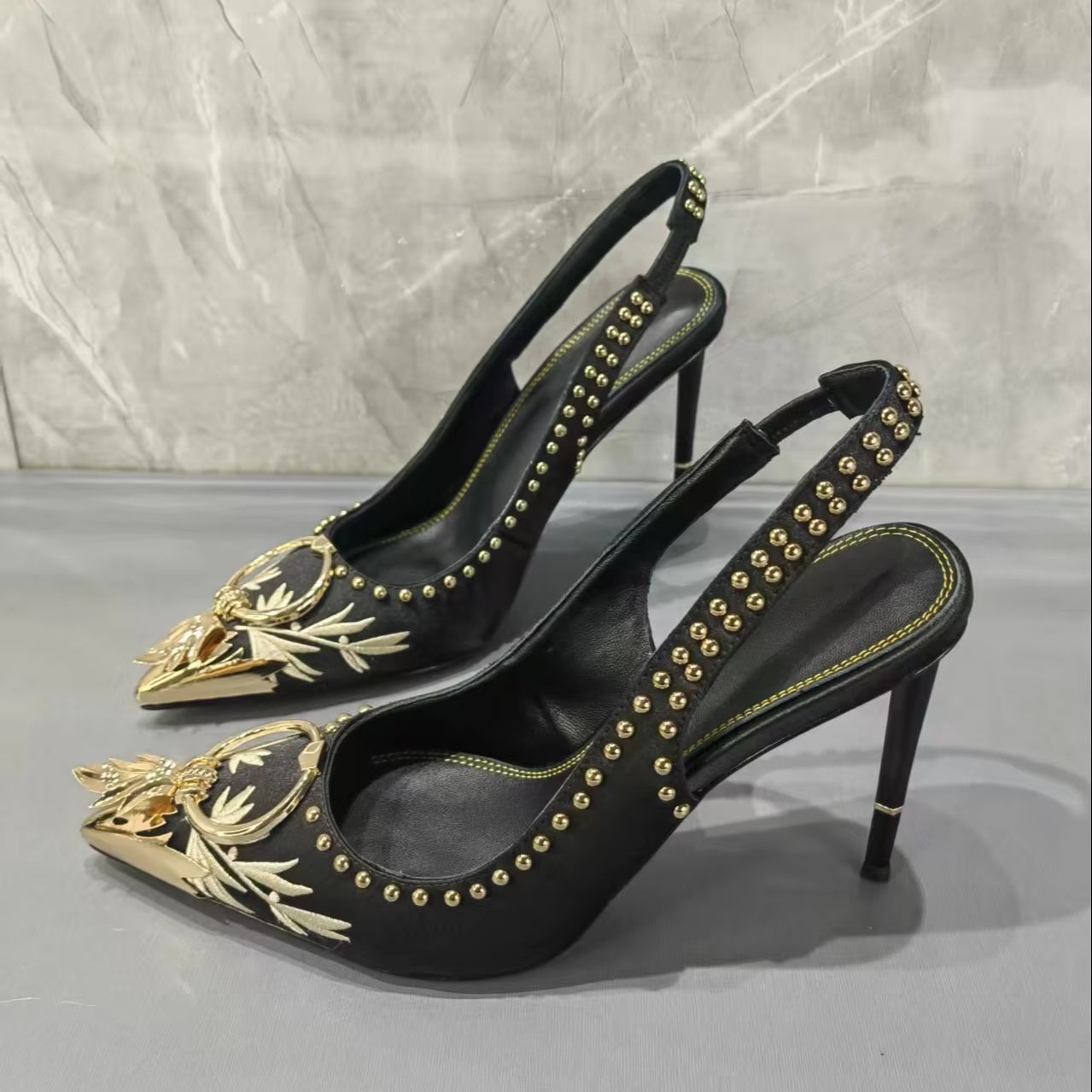 Embroidery Velvet Women Sandal - Embroidery Design ulasan dan harga