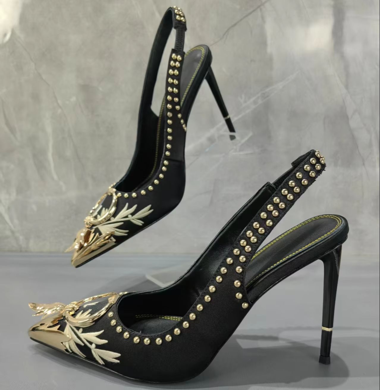 Embroidery Velvet Women Sandal - Embroidery Design ulasan dan harga