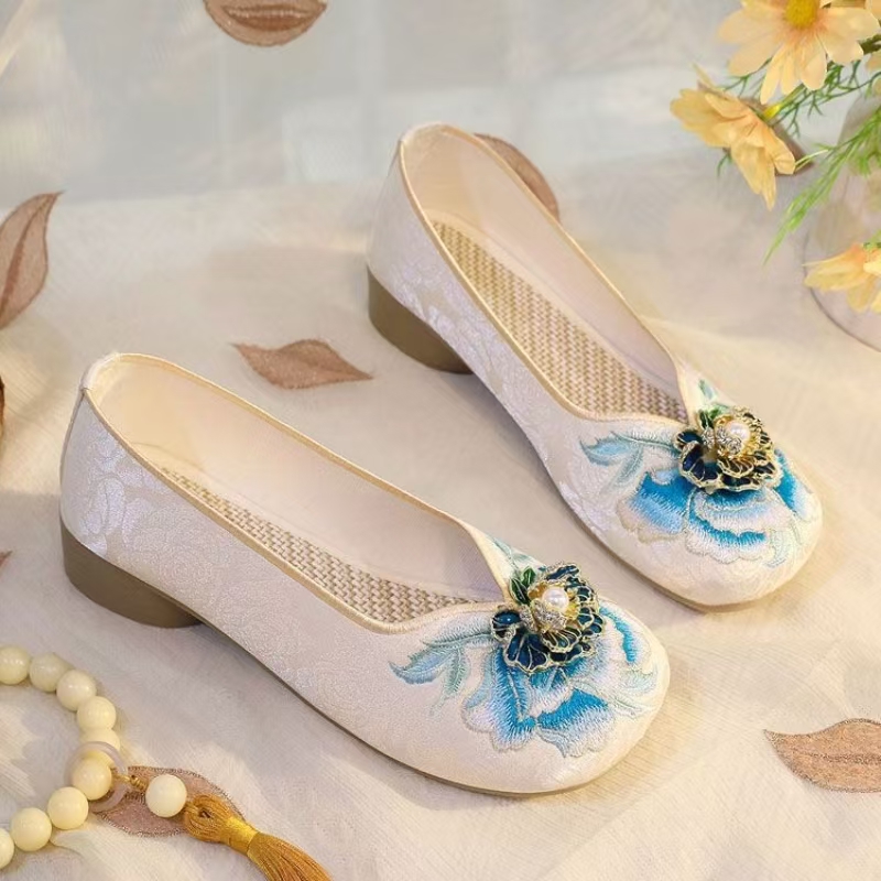 Woman Low Heel Embroidered Clo - Embroidery Canvas ulasan dan harga
